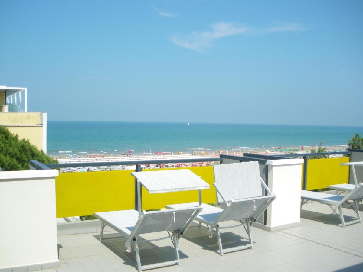 Hotel Mimosa Riccione Exterior foto